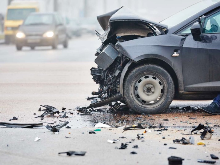 News: Two-vehicle wreck near Uxbridge kills 1, leaves 5 others injured